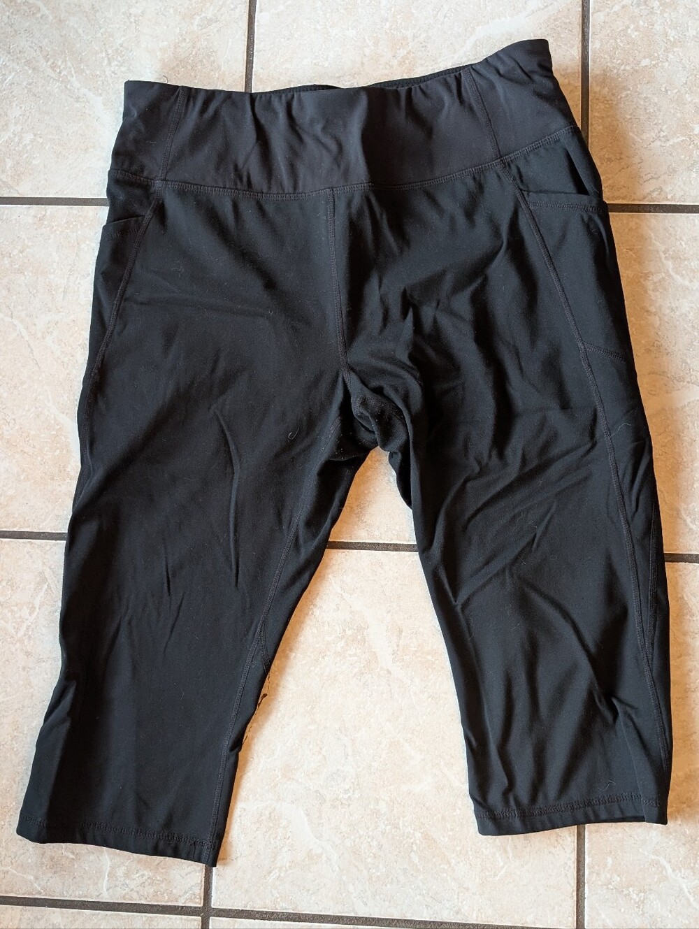 Avia Women's Black Capri Leggings